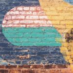 how many walls decorate room